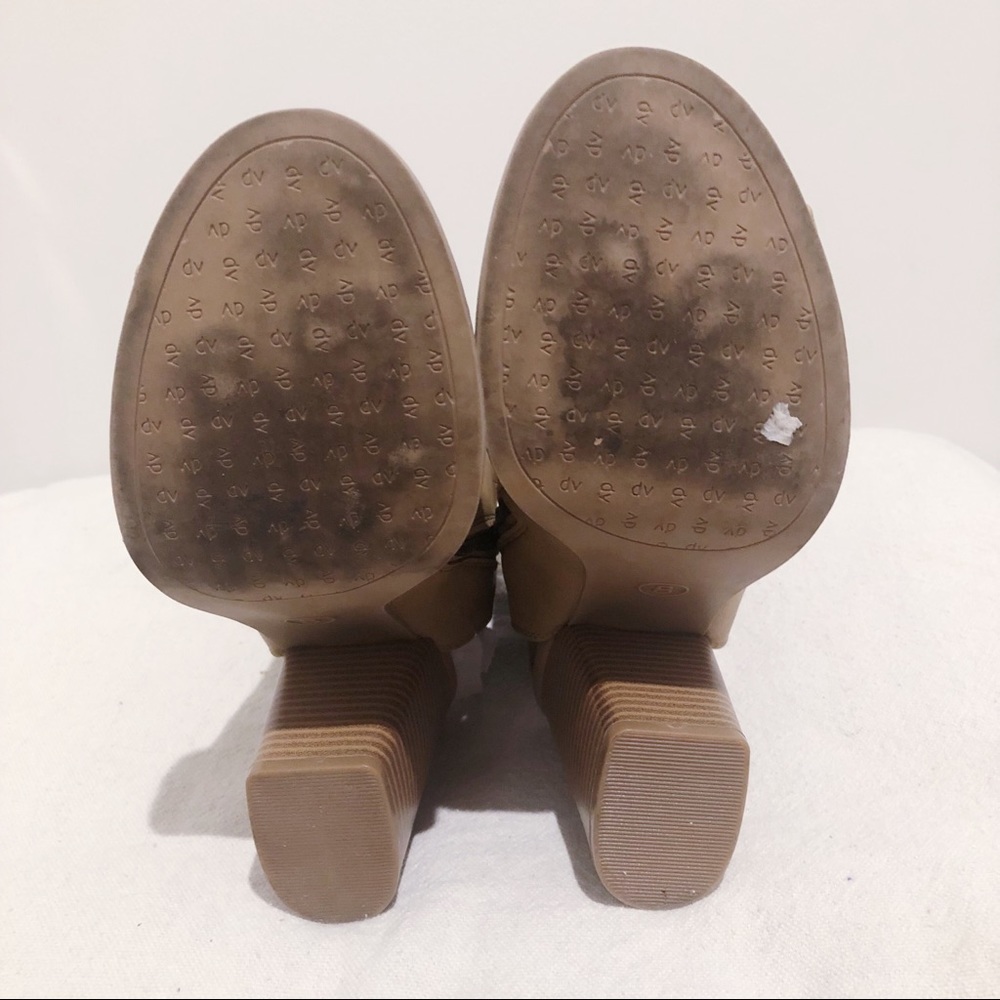 Tan Open-Toed Heels - image 4